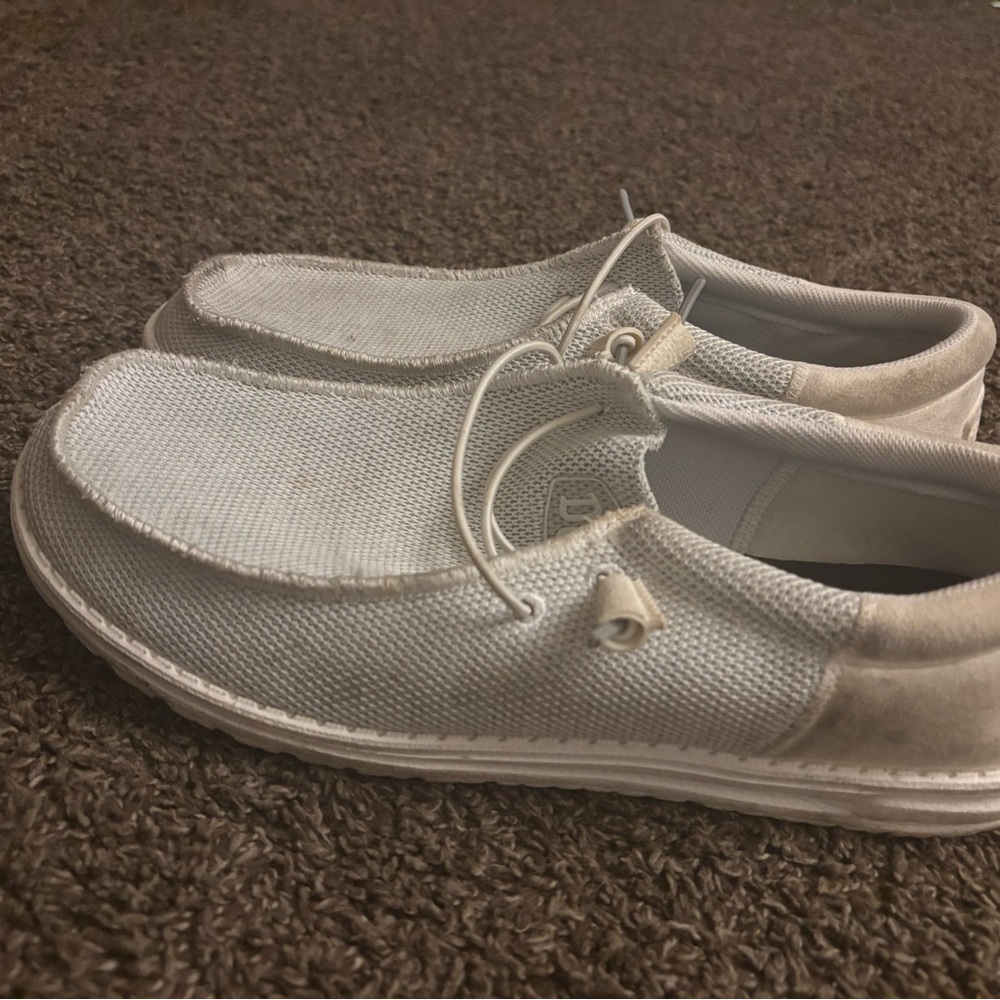 SZ 10 MENS Hey Dudes